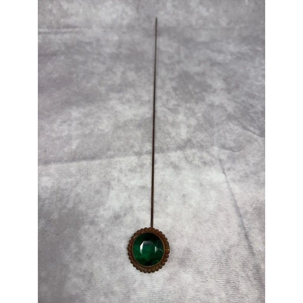 Antique Green Glass Hat Pin Vintage Gold Tone Serrated Bezel Stick Pin read